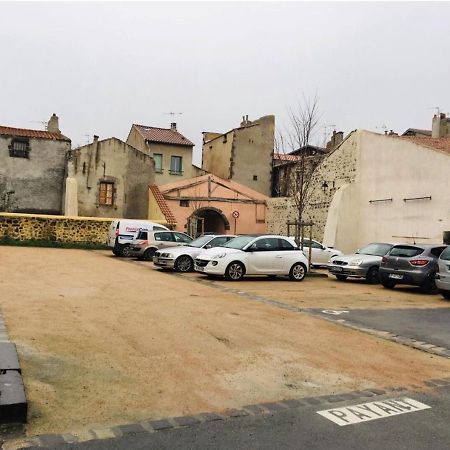 Location F1 neuf centre historique Riom  Apartamento Exterior foto