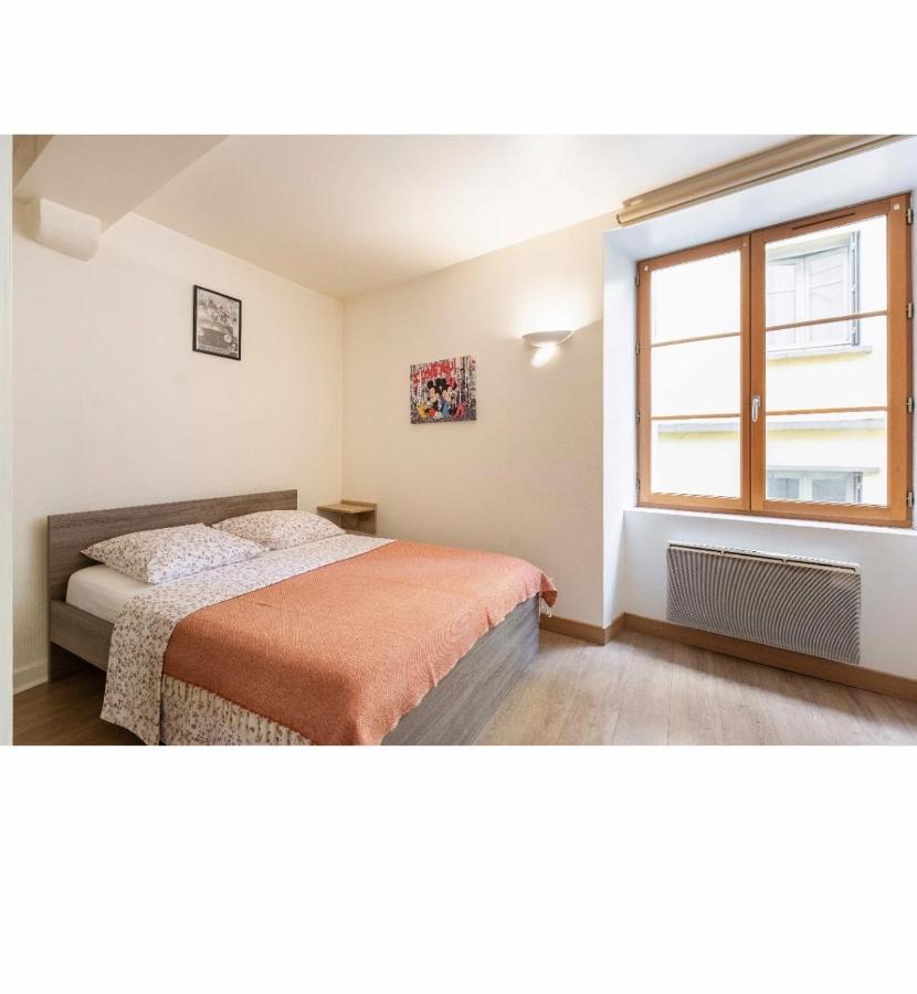 Location F1 neuf centre historique Riom  Apartamento Exterior foto