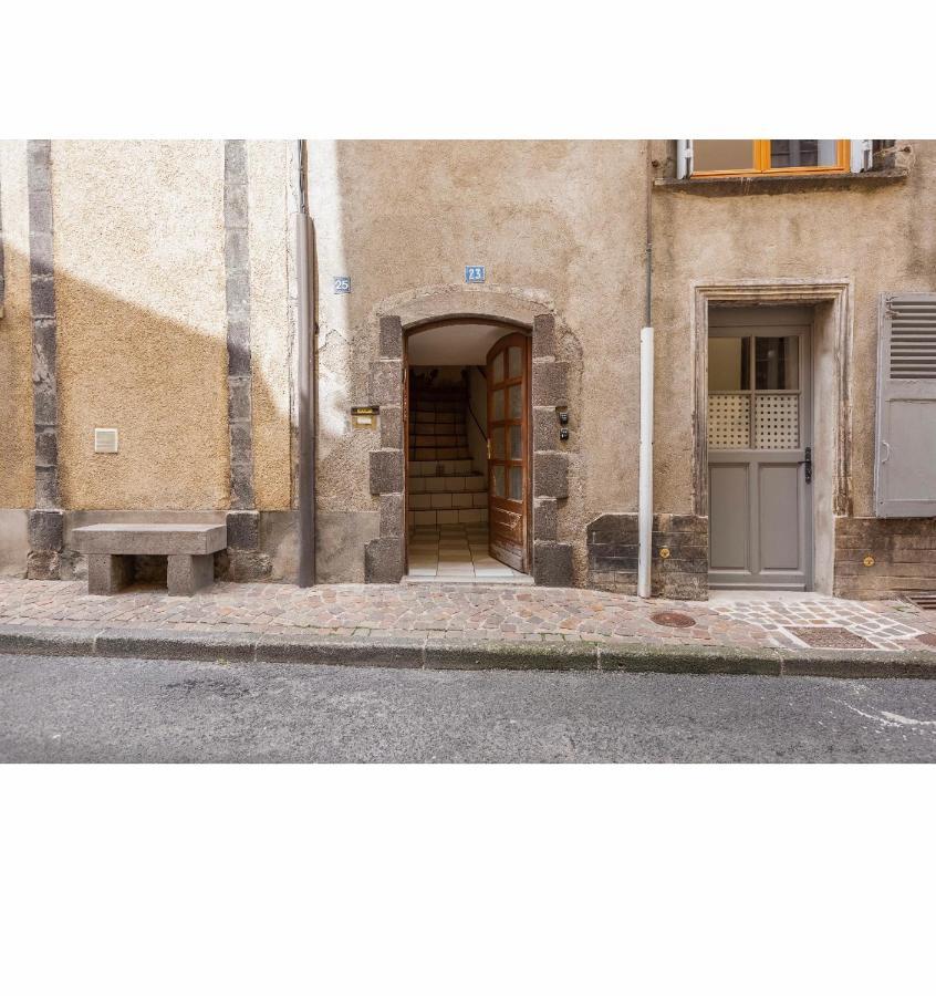 Location F1 neuf centre historique Riom  Apartamento Exterior foto