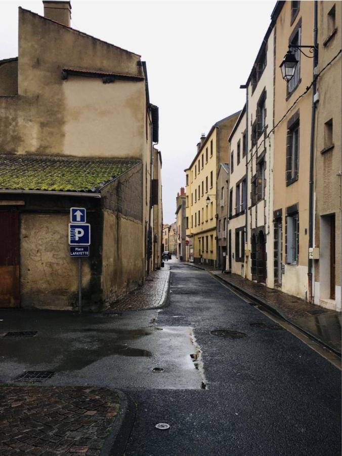 Location F1 neuf centre historique Riom  Apartamento Exterior foto