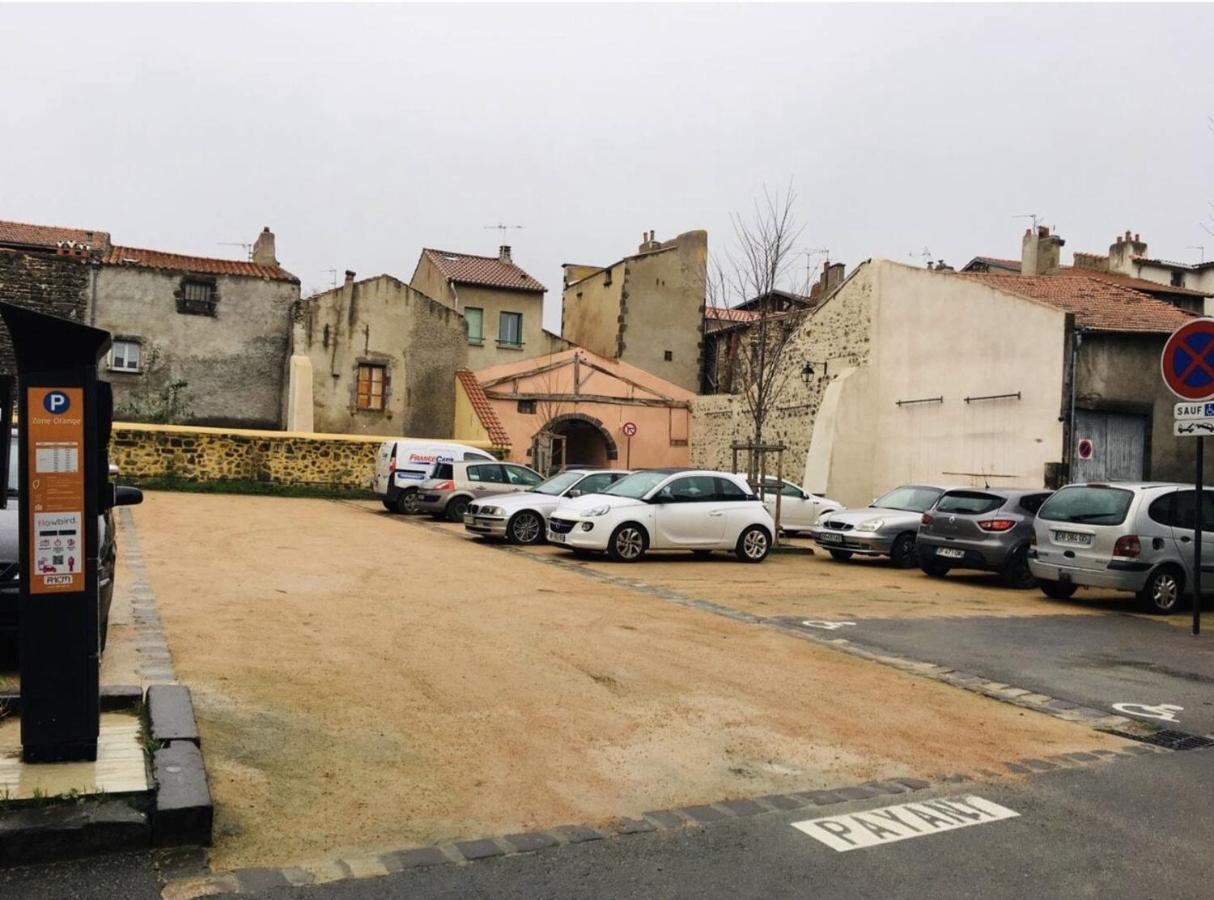 Location F1 neuf centre historique Riom  Apartamento Exterior foto